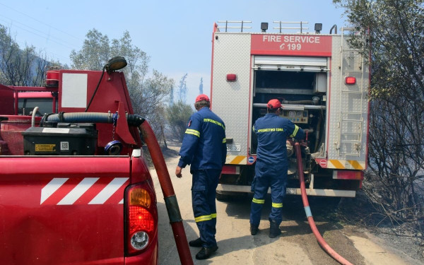 Φωτιά στη Θεσσαλονίκη - Σηκώθηκε και ελικόπτερο 