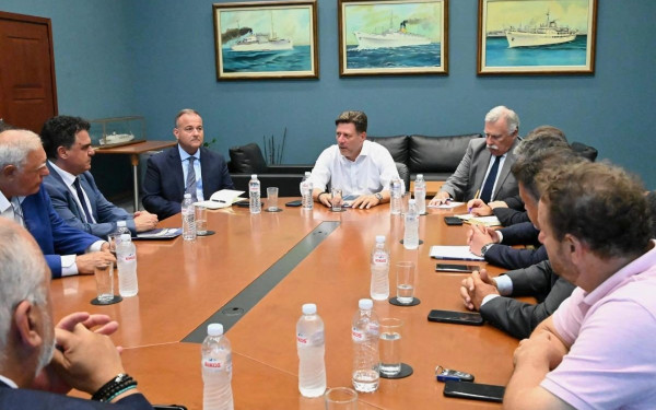Μ. Βαρβιτσιώτης: Θέλουμε υγιείς, κραταιές και κερδοφόρες ακτοπλοϊκές εταιρείες - Συνάντηση με τον Σύνδεσμο των ακτοπλόων