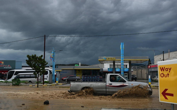 Βόλος: Η υδροδότηση, το μεγαλύτερο πρόβλημα για την πόλη - Προσπάθειες για την απομάκρυνση των όγκων λάσπης