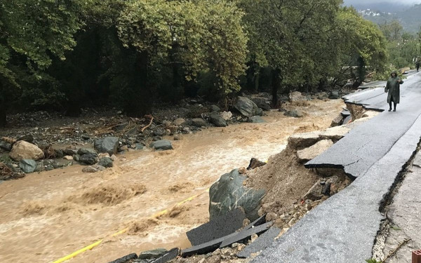 Βόλος: Απεγκλωβισμός, διά θαλάσσης, δεκάδων τουριστών από το Μικρό, στο νότιο Πήλιο 