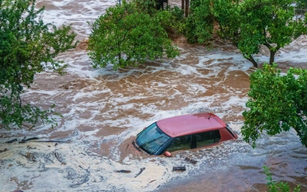 Mακρινίτσα Πηλίου: Χείμαρροι «πνίγουν» αυτοκίνητα στο κεντρικό πάρκινγκ - Αποκαλυπτικές εικόνες (βίντεο, φωτ.)