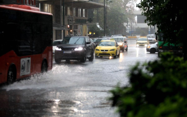 Κακοκαιρία Elias: Σήμερα η πιο δύσκολη ημέρα - «112» στην Αττική και στη μισή Ελλάδα (βίντεο)