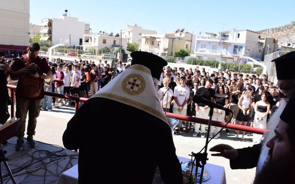 Σχολεία: Πρώτο κουδούνι σήμερα με 23.211 αναπληρωτές στα σχολεία αλλά και 48.000 κενά, λένε εκπαιδευτικοί