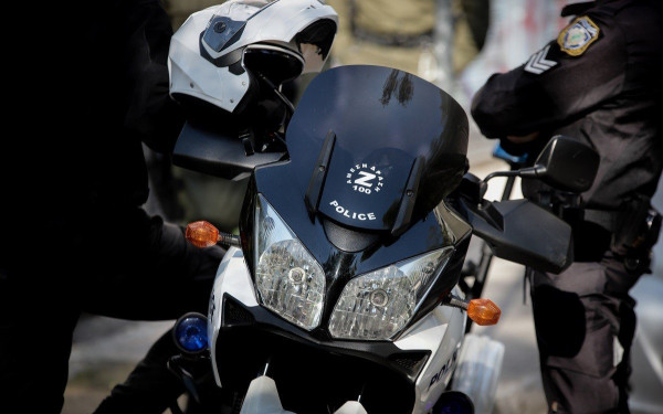 Συνελήφθη αστυνομικός που βίαζε και εξέδιδε αλλοδαπή για τουλάχιστον δύο χρόνια