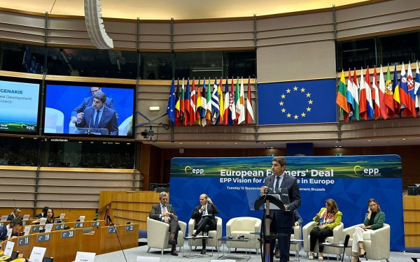 Κίνητρα στους νέους για να ασχοληθούν στον τόπο τους με την αγροτική παραγωγή ζήτησε ο Λ. Αυγενάκης από την Ε.Ε.