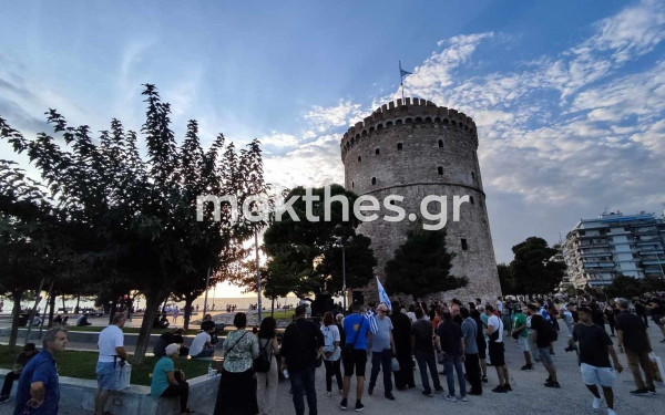 Θεσσαλονίκη: Πλημμύρες και αστυνομικός κλοιός για την ομιλία Μητσοτάκη «χάλασαν» τη διαμαρτυρία κατά των νέων ταυτοτήτων (φωτ.)