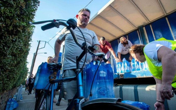 Υπ. Ανάπτυξης: Πλαφόν στην τιμή του εμφιαλωμένου νερού στη Θεσσαλία - Βαριά πρόστιμα για τους παραβάτες