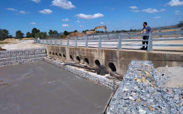 Λαγκαδάς: Ολοκληρώνονται οι παρεμβάσεις αποκατάστασης στη γέφυρα της Ασσήρου 
