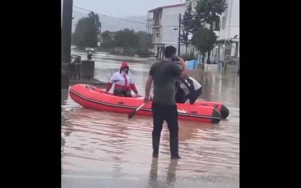 Πλημμύρες στο Ιράν - Βροχή ενός αιώνα στην Αστάρα (βίντεο)