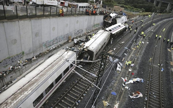 Ισπανία: Τρένο παρέσυρε πεζούς - Τέσσερις νεκροί και τρεις τραυματίες ﻿
