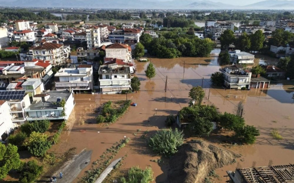 Θαμμένα στη λάσπη και το νερό χωριά σε Τρίκαλα και Καρδίτσα - Οι κάτοικοι αγωνιούν για την επόμενη μέρα