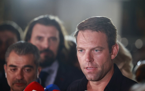 «Μπουρδουκλώθηκε» στα ελληνικά ο Στ. Κασσελάκης: Αποκάλεσε τα κατεχόμενα της Κύπρου το «κρατίδιό τους» (βίντεο)