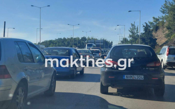 Θεσσαλονίκη: «Κόλαση» οι δρόμοι μετά από δύο καραμπόλες σε Περιφερειακή και Μουδανίων - Δείτε φωτογραφίες