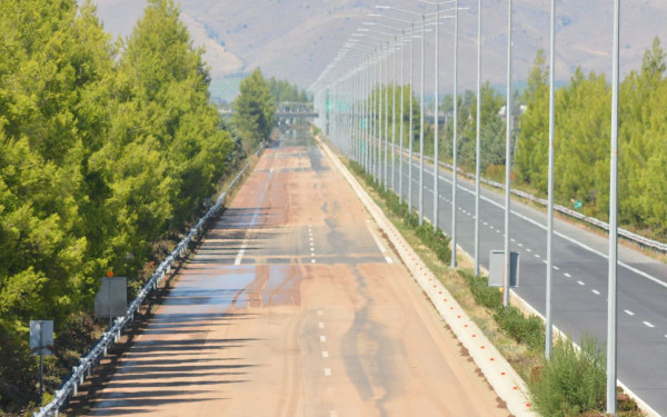 Πυροσβεστική: Παραμένει κλειστή η Αθηνών-Θεσσαλονίκης