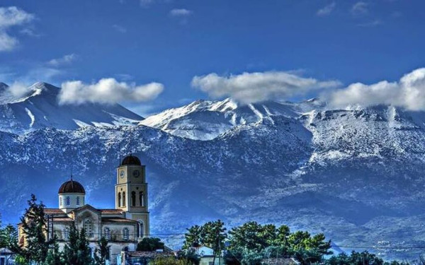 Μια ομάδα ορειβατών κατακτούν σε 5 μέρες τις 55 κορυφές στα Λευκά Όρη