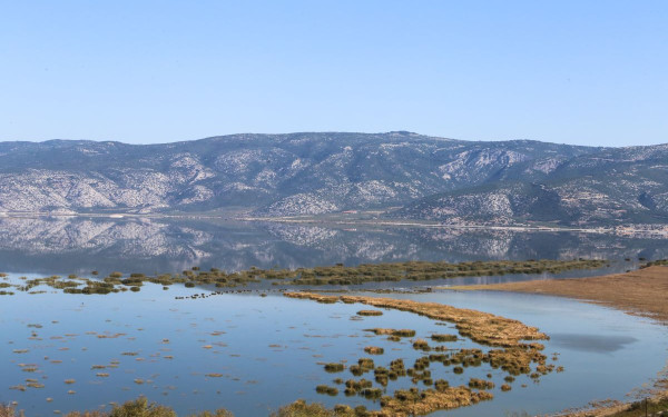 Θεσσαλία: Με drones παρακολουθεί τη στάθμη της λίμνης Κάρλα η πυροσβεστική 