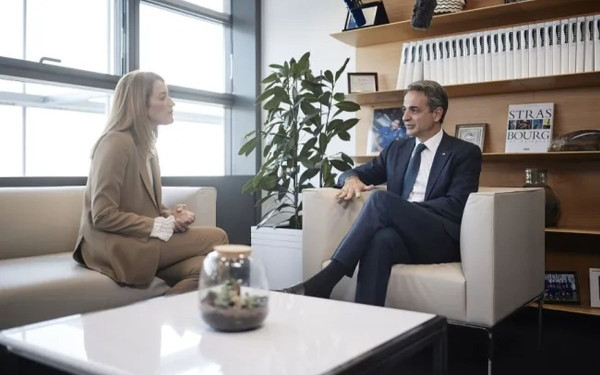 Μητσοτάκης σε Μετσoλα: Χρειάζεται να κινητοποιηθεί περισσότερη ευρωπαϊκή βοήθεια τόσο βραχυπρόθεσμα όσο και μακροπρόθεσμα (βίντεο)