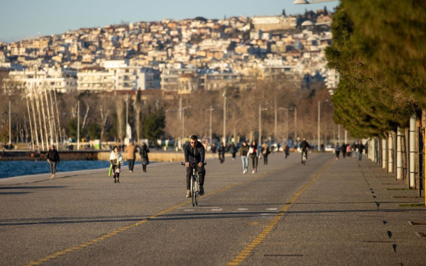 Θεσσαλονίκη: Μπλόκο στη νεανική παραβατικότητα - Επιχείρηση-σκούπα της Αστυνομίας στο παραλιακό μέτωπο
