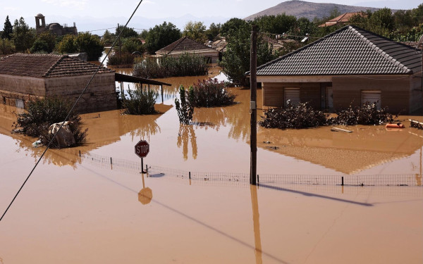 Μάθημα ζωής από τη Θεσσαλία: Οι τρεις εθελοντές με τα σκουλαρίκια, τα τσιγάρα και τα πειραγμένα μηχανάκια 