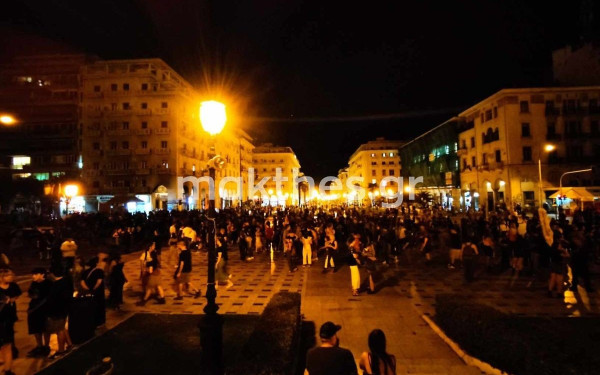 Θεσσαλονίκη: Με συνθήματα κατά του φασισμού τιμήθηκε η μνήμη του Παύλου Φύσσα 10 χρόνια μετά τη δολοφονία του (βίντεο & φωτ.)