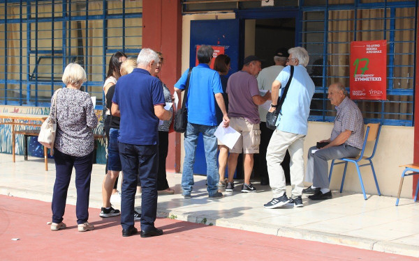 ΣΥΡΙΖΑ-ΠΣ: Παράταση για όσους περιμένουν στην ουρά - Πότε θα βγουν τα αποτελέσματα (φωτ.) 