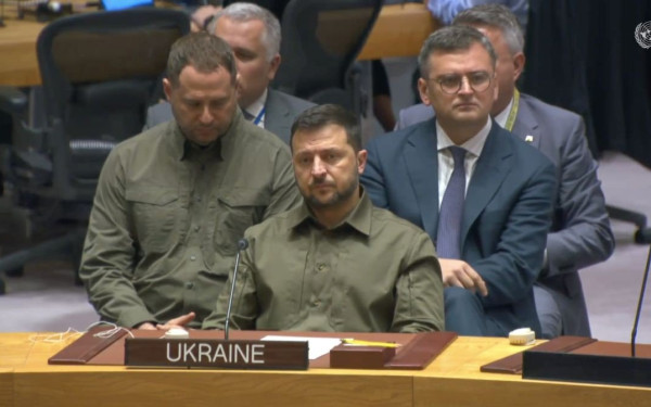 Ο Ζελένσκι δήλωσε ότι η τηλεφωνική συνομιλία Σολτς – Πούτιν «ανοίγει το κουτί της Πανδώρας»