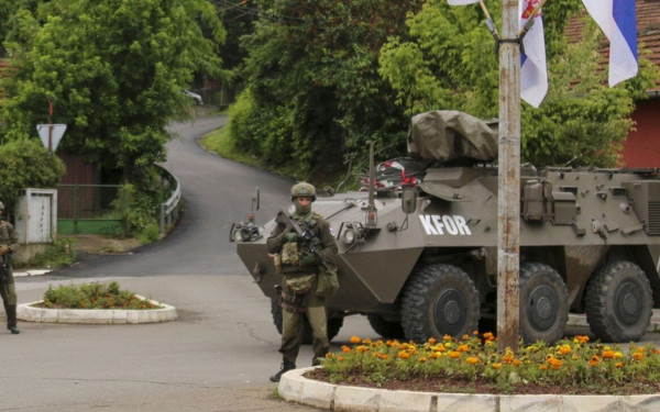 Ένοπλοι βάλλουν κατά της αστυνομίας στην πολιορκία μοναστηριού στο Κόσοβο, τέσσερις νεκροί