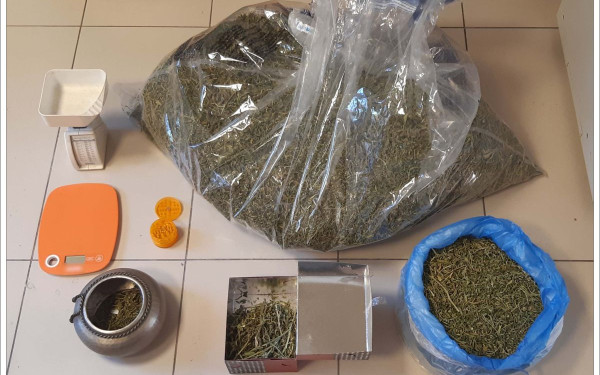 Θεσσαλονίκη: Βρέθηκαν στο σπίτι του πάνω από 3,5 κιλά κάνναβης (φωτ.)