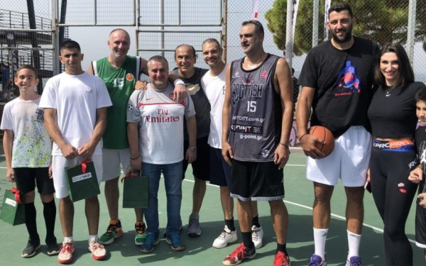 Θεσσαλονίκη: Βετεράνοι αστέρες έπαιξαν μπάσκετ για καλό σκοπό (φωτ.)