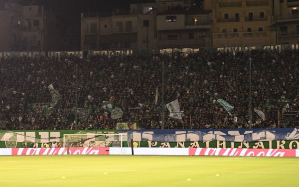 Κατέβηκε το πανό της ντροπής για τους «Bad Blue Boys» στη Λεωφόρο και ξεκίνησε το ντέρμπι Παναθηναϊκός - ΑΕΚ (βίντεο, φωτ.)