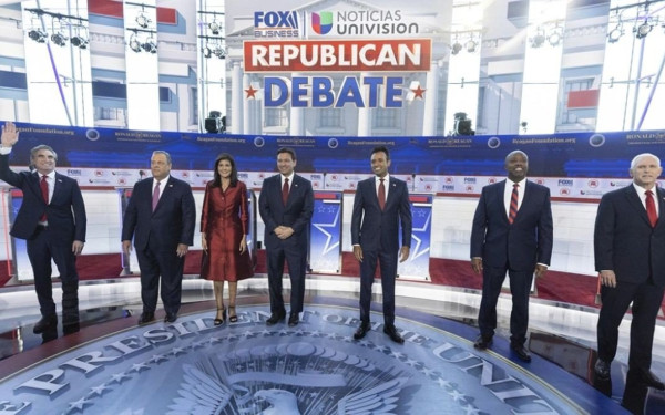 ΗΠΑ: Χαοτικό με ανταλλαγή πυρών το debate των Ρεπουμπλικάνων - Πώς σχολιάστηκε η απουσία Τραμπ