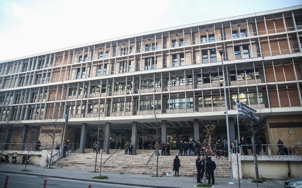 Θεσσαλονίκη: Δίωρη αποχή των δικαστικών υπαλλήλων - Με αυξημένα μέτρα ασφαλείας η είσοδος στο δικαστικό Μέγαρο (βίντεο)