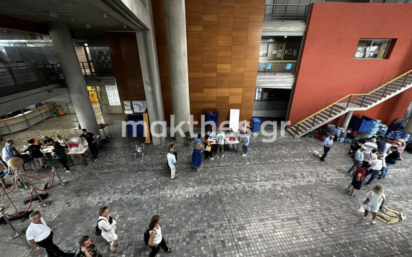 Μεγάλη η συμμετοχή στις εκλογές του ΣΥΡΙΖΑ:  Τα μέλη του κόμματος εκλεγούν τον νέο τους πρόεδρο (βίντεο & φωτ.)