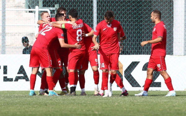 Super League 2: «Πετάει» ο Καμπανιακός