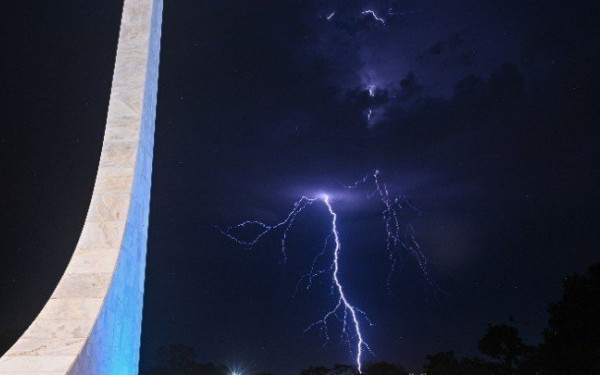 ΗΠΑ: Πλημμύρες στη Νέα Υόρκη, μετά τις καταρρακτώδεις βροχές - Έκλεισε μέρος του μετρό 