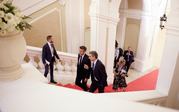 Συνάντηση Μητσοτάκη - Μακρόν: «Η Ελλάδα θα παραμείνει συνεπής στην πολιτική φύλαξης των συνόρων»