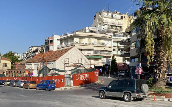 Ο δήμος Νεάπολης-Συκεών μηνύει όσους αγνοούν την απόφαση κατεδάφισης ετοιμόρροπου κτίσματος