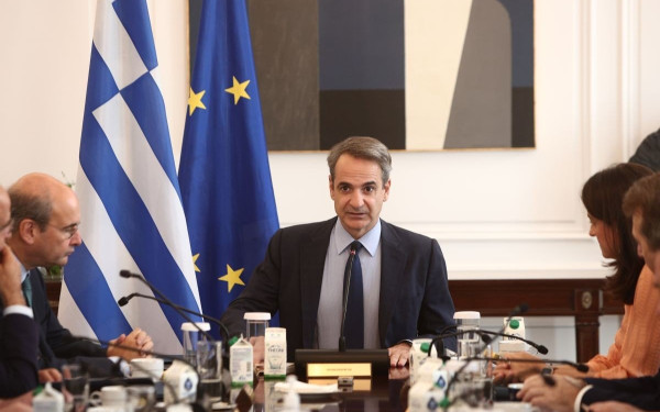 Ο κύβος ερρίφθη για τον ανασχηματισμό - Οι επαφές Μητσοτάκη και τα ονόματα στο τραπέζι