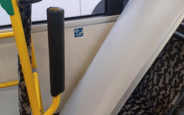 Θεσσαλονίκη: Κομμάτι οροφής λεωφορείου του ΟΑΣΘ έπεσε σε επιβάτιδα (βίντεο, φωτ.)