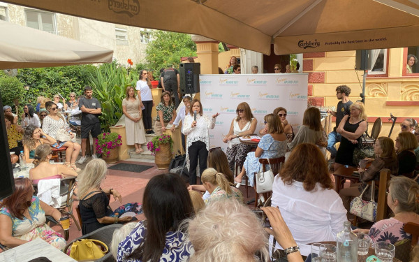 Οι γυναίκες «ψηφίζουν» τη Χρύσα Αράπογλου για δήμαρχο Καλαμαριάς