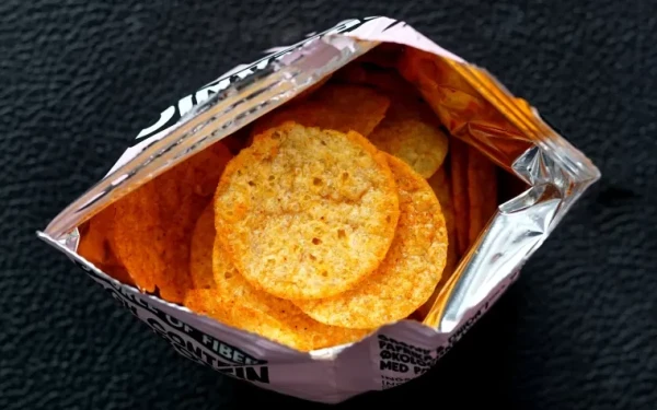 Αγάπη μου, συρρίκνωσαν τα πατατάκια - Η... μόδα που χτυπά την τσέπη των καταναλωτών