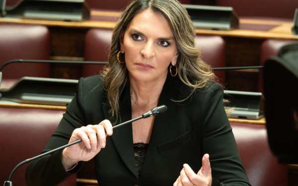 Πέτη Πέρκα: «Να κληθεί ο κ. Μαχμούντ Αμπάς στην Ελληνική Βουλή»