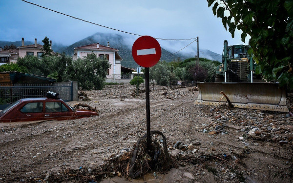  Λασπόνερα και απελπισία στον Βόλο - Σε δέκα ημέρες η ολική αποκατάσταση της υδροδότησης, λέει ο Μπέος