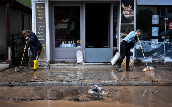 Στον εισαγγελέα οι δήμαρχοι που δεν φρόντισαν για τα αντιπλημμυρικά - «Πόλεμος» για τις απειλές του Β. Κικίλια
