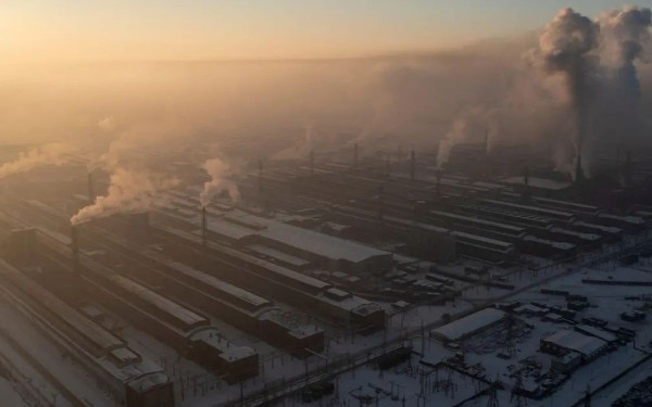 Ρωσία: Μεγάλη πυρκαγιά σε μεταλλουργείο αλουμινίου στη Σιβηρία