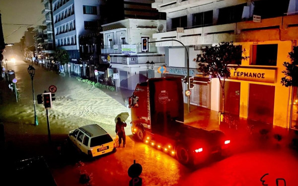 Βόλος: Πλημμύρισε ακόμα και το νοσοκομείο - Ποτάμια οι δρόμοι - Απομακρύνθηκαν 330 άνθρωποι (βίντεο & φωτ.)