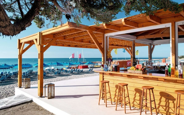 ΑΑΔΕ: Τετραήμερο λουκέτο σε beach bar στο Καβούρι - Το κόλπο με το κουμπί πανικού