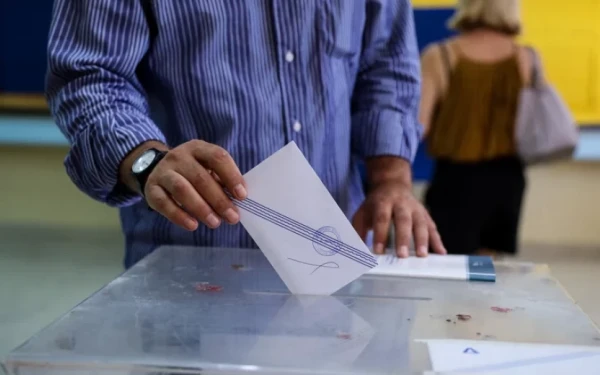 Δημοσκόπηση Metron Analysis: Προβάδισμα 14 μονάδων της Νέας Δημοκρατίας από τον ΣΥΡΙΖΑ