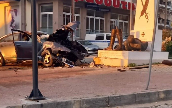 Θανατηφόρο τροχαίο στη Φλώρινα: Αυτοκίνητο προσέκρουσε σε άγαλμα - Νεκροί οδηγός και συνοδηγός (φωτ.)