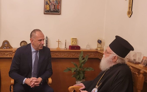 Γ. Γεραπετρίτης σε Αρχιεπίσκοπο Αλβανίας: Απόλυτη στήριξη της ελληνικής Πολιτείας στο έργο σας